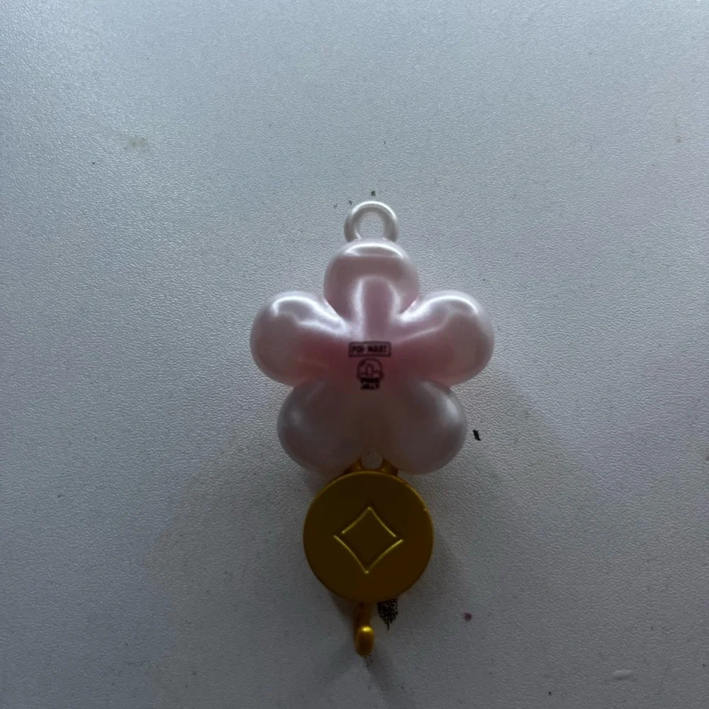 Flower-Shaped Wearable Clip - Red and White